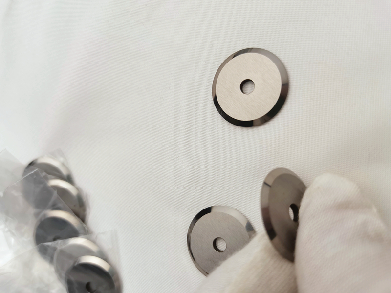 得人精工为光纤行业定制光纤切割刀片、光纤拉力机、光纤研磨盘、光纤剥刀等,品质稳定,服务10多年,深得客户信赖 www.drfmg.net